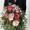 Zartschimmer Ein harmonischer Strauß in unterschiedlichen Rosa und Lilatönen.