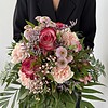 Zartschimmer Ein harmonischer Strauß in unterschiedlichen Rosa und Lilatönen.
