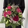 Zartschimmer Ein harmonischer Strauß in unterschiedlichen Rosa und Lilatönen.