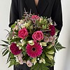 Zartschimmer Ein harmonischer Strauß in unterschiedlichen Rosa und Lilatönen.