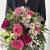Zartschimmer Ein harmonischer Strauß in unterschiedlichen Rosa und Lilatönen.