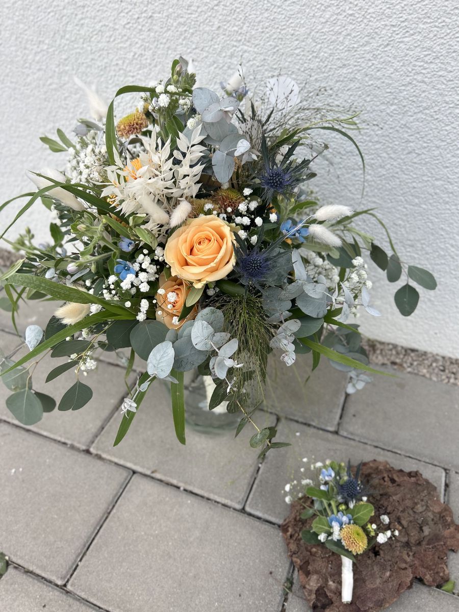 Pastellfarbener Brautstrauß – Hochzeitsfloristik von Blumen-Meister in Hemau