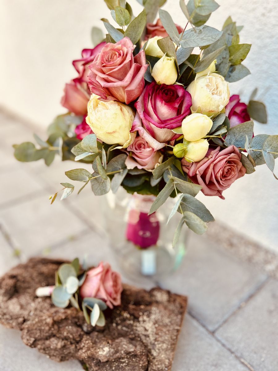 Vintage-Brautstrauß mit Rosen – Hochzeitsfloristik von Blumen-Meister in Hemau